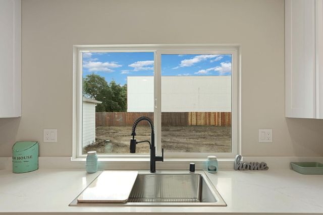 447 N Shasta Ave, Stockton, CA 95205