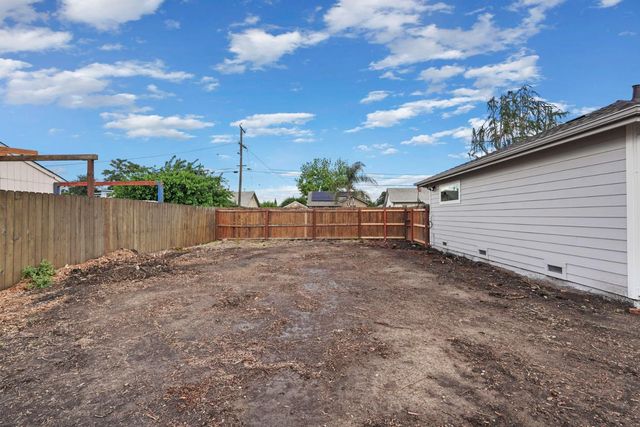 447 N Shasta Ave, Stockton, CA 95205