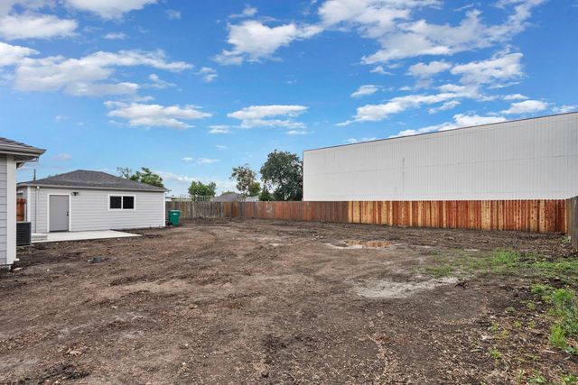 447 N Shasta Ave, Stockton, CA 95205