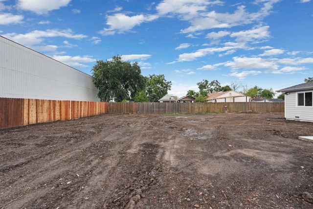 447 N Shasta Ave, Stockton, CA 95205