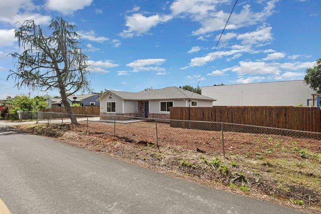 447 N Shasta Ave, Stockton, CA 95205