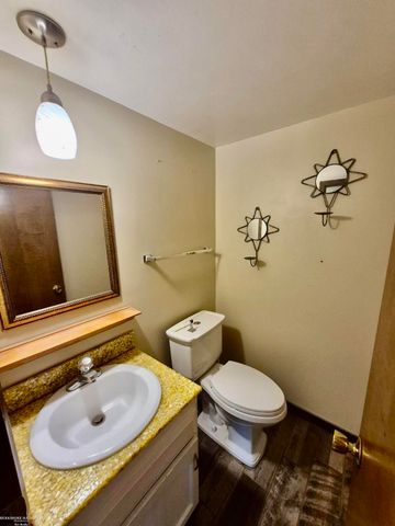 22870 E 9 Mile Road, Saint Clair Shores, MI 48080