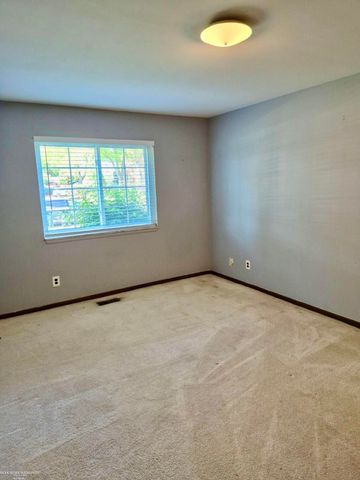 22870 E 9 Mile Road, Saint Clair Shores, MI 48080