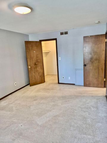 22870 E 9 Mile Road, Saint Clair Shores, MI 48080