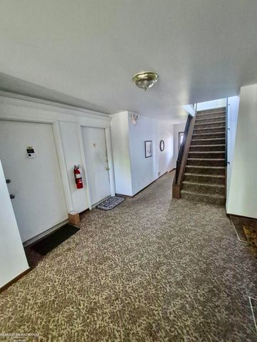 22870 E 9 Mile Road, Saint Clair Shores, MI 48080