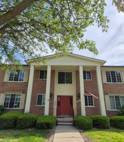 22870 E 9 Mile Road, Saint Clair Shores, MI 48080