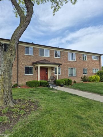 22870 E 9 Mile Road, Saint Clair Shores, MI 48080