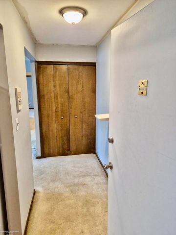 22870 E 9 Mile Road, Saint Clair Shores, MI 48080