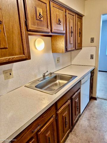 22870 E 9 Mile Road, Saint Clair Shores, MI 48080