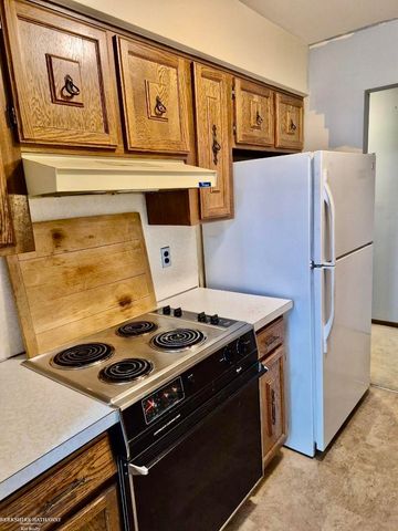 22870 E 9 Mile Road, Saint Clair Shores, MI 48080