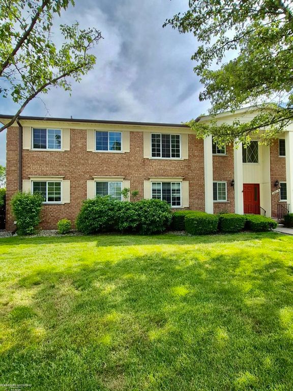 22870 E 9 Mile Road, Saint Clair Shores, MI 48080
