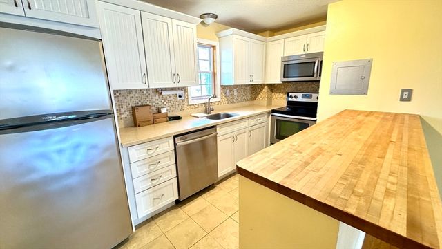 31 Arlington Rd 6, Woburn, MA 01801