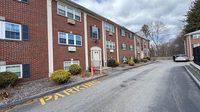 31 Arlington Rd 6, Woburn, MA 01801