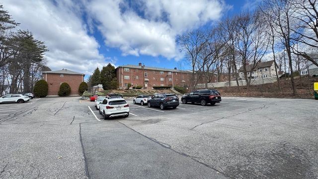 31 Arlington Rd 6, Woburn, MA 01801