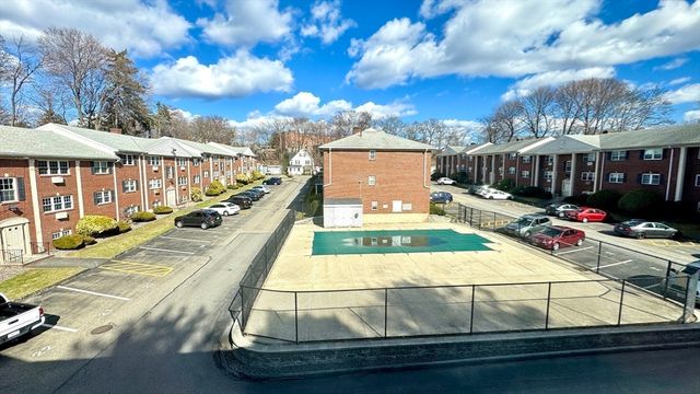 31 Arlington Rd 6, Woburn, MA 01801