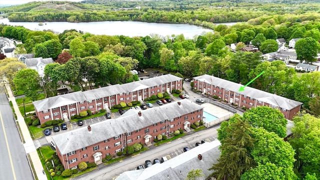 31 Arlington Rd 6, Woburn, MA 01801