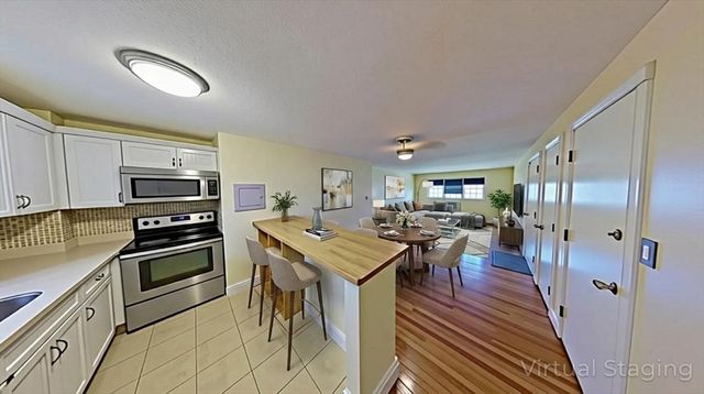 31 Arlington Rd 6, Woburn, MA 01801