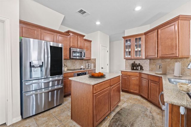 117 Emory Fields DR, Hutto, TX 78634