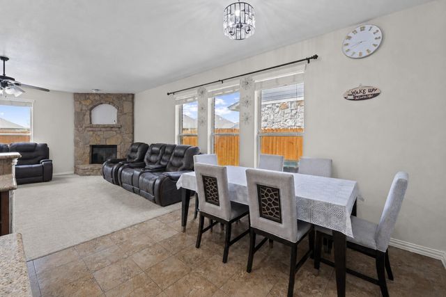 117 Emory Fields DR, Hutto, TX 78634