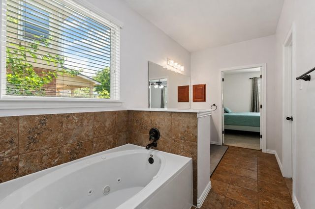 117 Emory Fields DR, Hutto, TX 78634