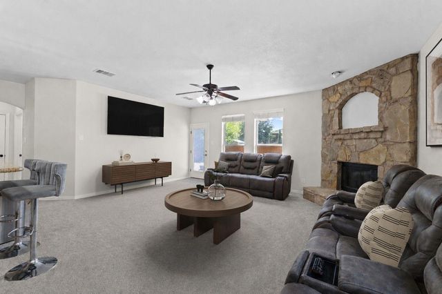 117 Emory Fields DR, Hutto, TX 78634