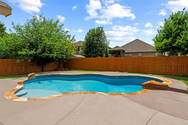 117 Emory Fields DR, Hutto, TX 78634