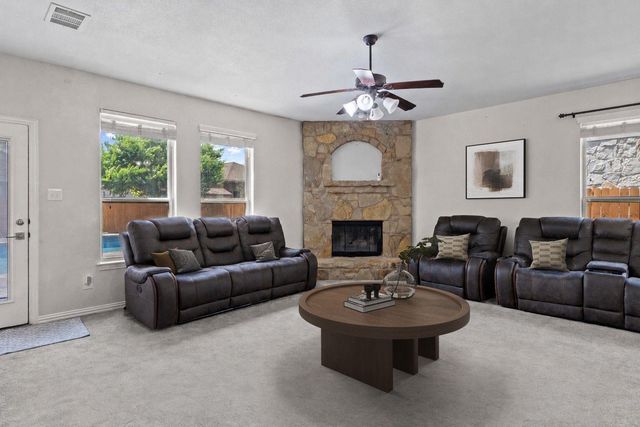 117 Emory Fields DR, Hutto, TX 78634