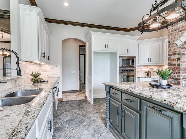 4208 Olde Copper Creek, Moore, OK 73160