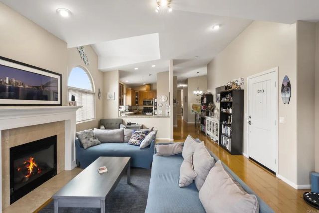 535 F Avenue 4, Coronado, CA 92118