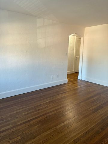 28 Aldrich B, Watertown, MA 02478