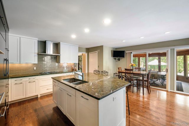 7367 Village Square Drive, West Bloomfield Charter Township, MI 48322