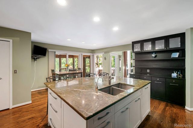 7367 Village Square Drive, West Bloomfield Charter Township, MI 48322