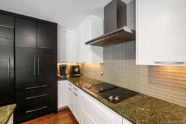 7367 Village Square Drive, West Bloomfield Charter Township, MI 48322