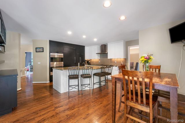 7367 Village Square Drive, West Bloomfield Charter Township, MI 48322