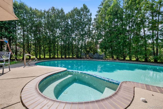 7367 Village Square Drive, West Bloomfield Charter Township, MI 48322
