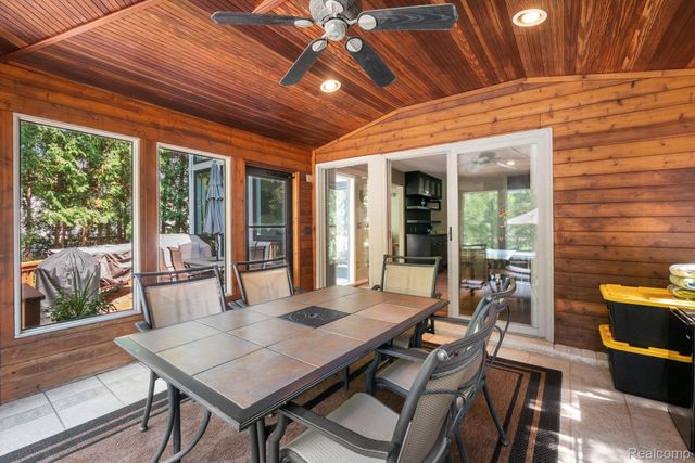 7367 Village Square Drive, West Bloomfield Charter Township, MI 48322