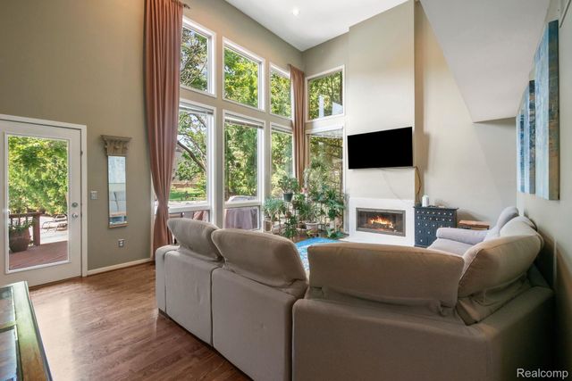 7367 Village Square Drive, West Bloomfield Charter Township, MI 48322