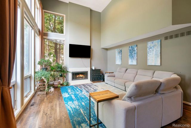 7367 Village Square Drive, West Bloomfield Charter Township, MI 48322