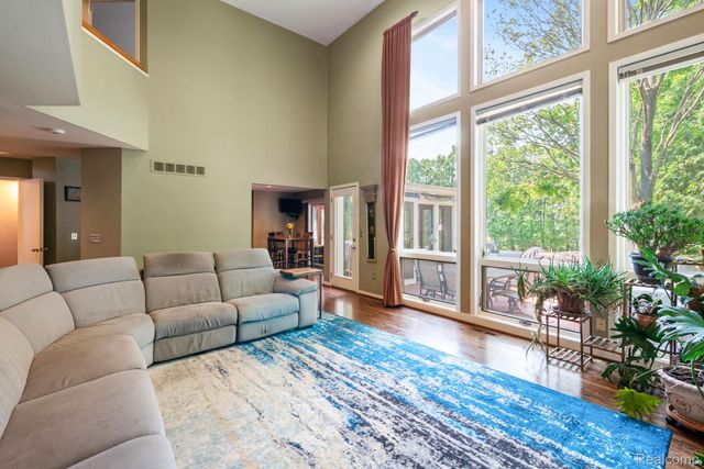 7367 Village Square Drive, West Bloomfield Charter Township, MI 48322