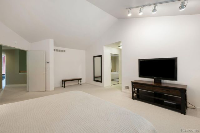 7367 Village Square Drive, West Bloomfield Charter Township, MI 48322