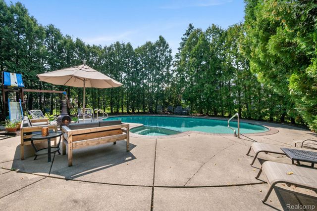 7367 Village Square Drive, West Bloomfield Charter Township, MI 48322