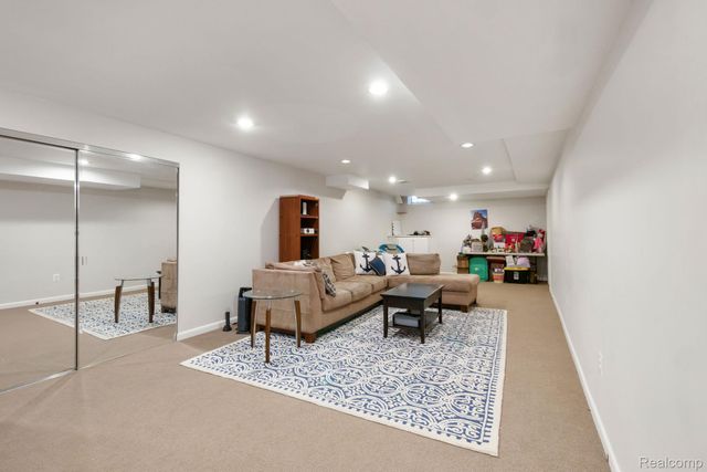 7367 Village Square Drive, West Bloomfield Charter Township, MI 48322