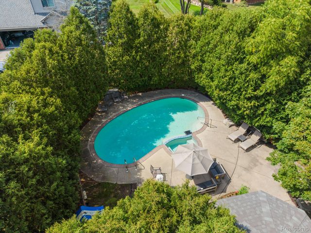 7367 Village Square Drive, West Bloomfield Charter Township, MI 48322