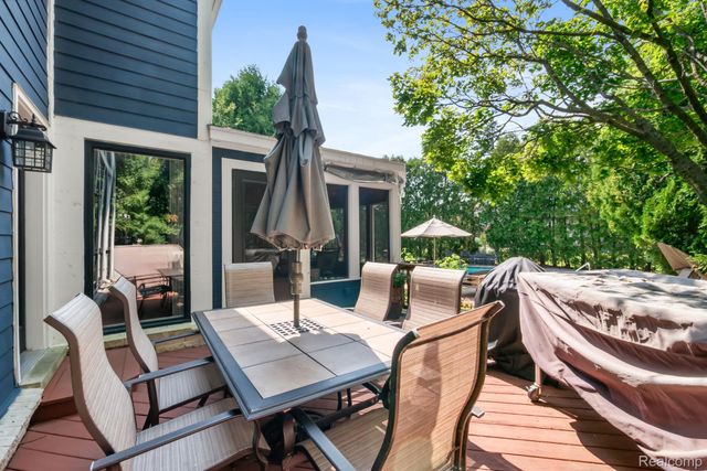 7367 Village Square Drive, West Bloomfield Charter Township, MI 48322