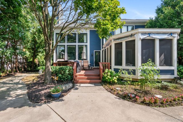 7367 Village Square Drive, West Bloomfield Charter Township, MI 48322