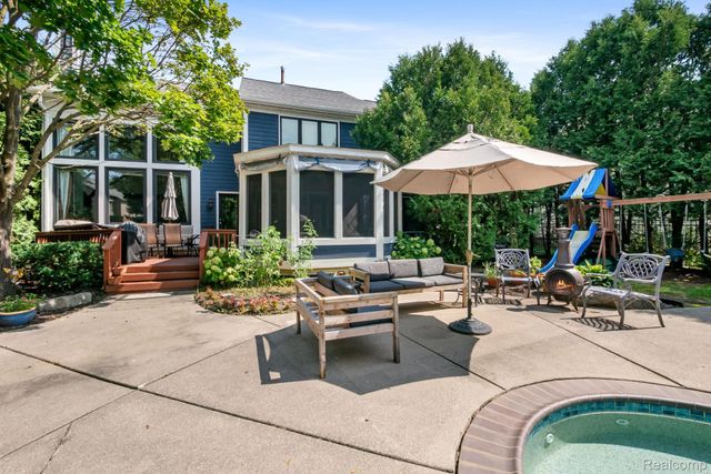 7367 Village Square Drive, West Bloomfield Charter Township, MI 48322