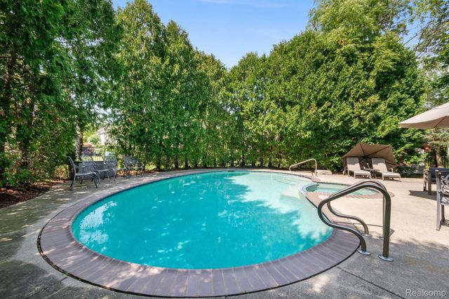 7367 Village Square Drive, West Bloomfield Charter Township, MI 48322