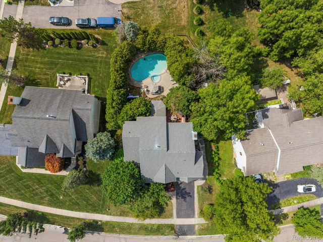 7367 Village Square Drive, West Bloomfield Charter Township, MI 48322