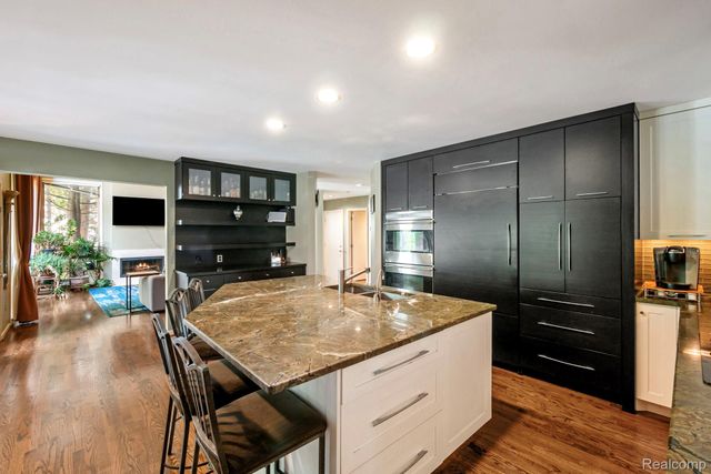7367 Village Square Drive, West Bloomfield Charter Township, MI 48322