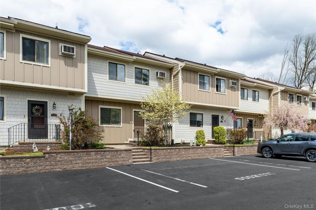 5002 Chelsea Cove N, Hopewell Junction, NY 12533
